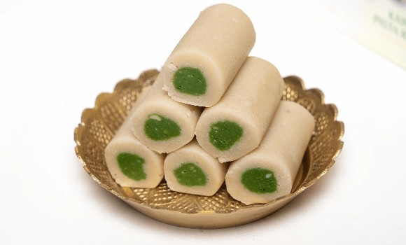 KAJU PISTA KESAR ROLL