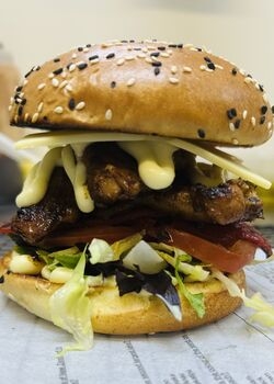 CAJUN CHICKEN BURGER