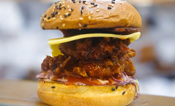 KOREAN CHICKEN BURGER