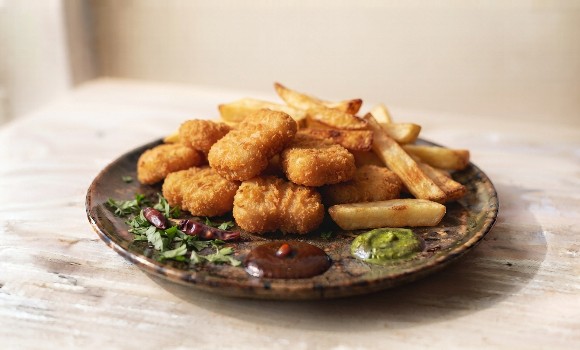 CHICKEN NUGGETS N CHIPS