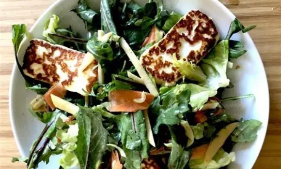 HALLOUMI SALAD