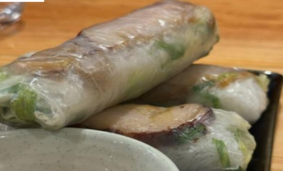 CHICKEN RICEPAPER ROLLS (GF)