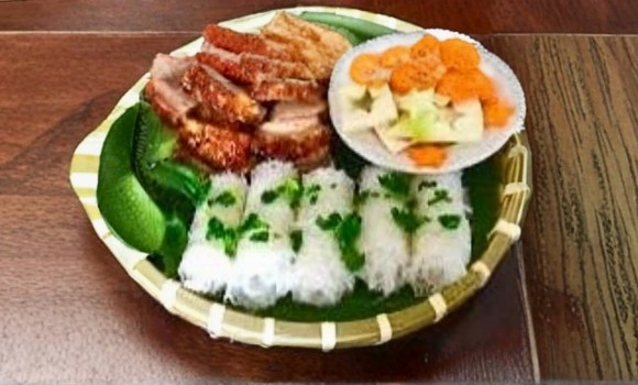 BANH HOI HEO QUAY VIET SUCKLING PORK