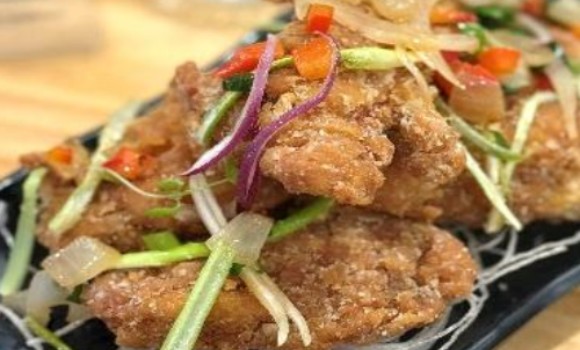 GA RANG MUOI SALTY PEPPER FRIED CHICKEN