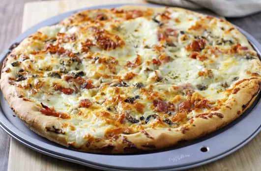 Creamy Mushroom & Bacon Pizza