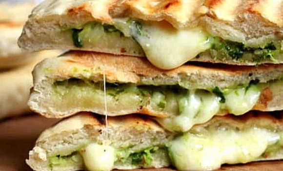 CHEESE PESTO NAAN