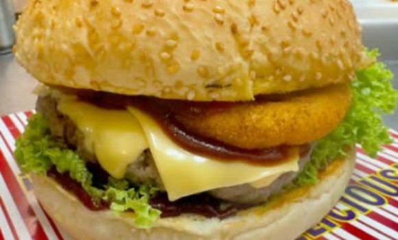 SMOKY BBQ BEEF BURGER
