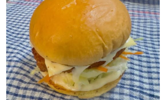 CRISPY CHICKEN BURGER