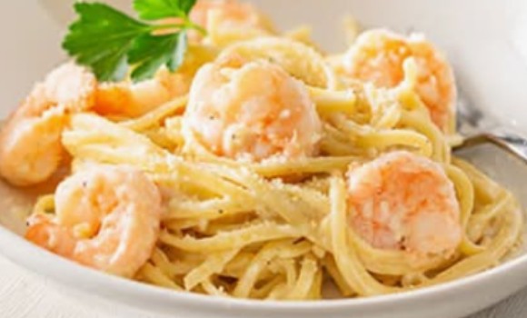 CREAMY GARLIC LINGUINE PRAWNS