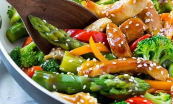 STIR FRY CHICKEN WITH VEGETABLES