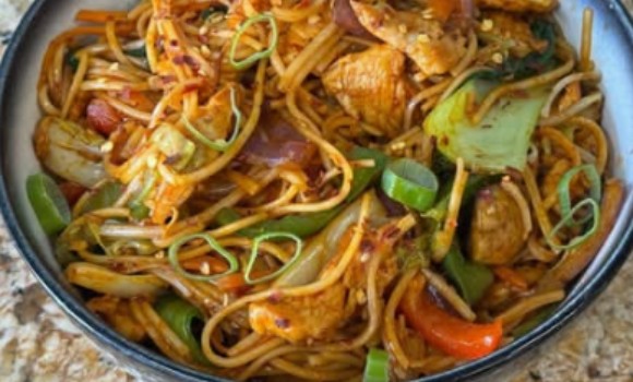 SCHEZWAN NOODLE - Chicken